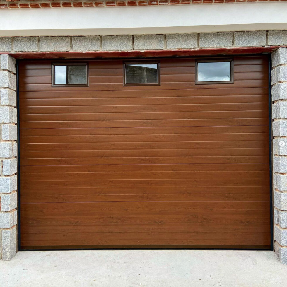 puerta-de-garaje-imitacion-madera2-980x980