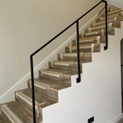 Diseño escalera y barandillas de hierro